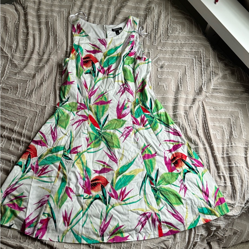 Floral Sleeveless Dress 
Plus size vacation dress